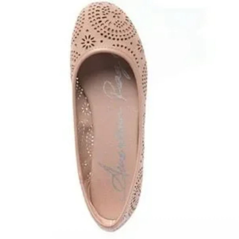 American Rag Sophia closed toe ballet flat gold sandals size 6.5